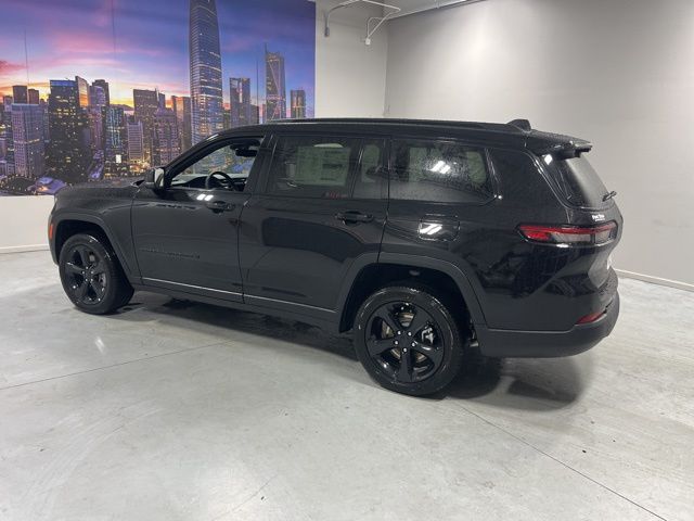 2025 Jeep Grand Cherokee Limited photo 4