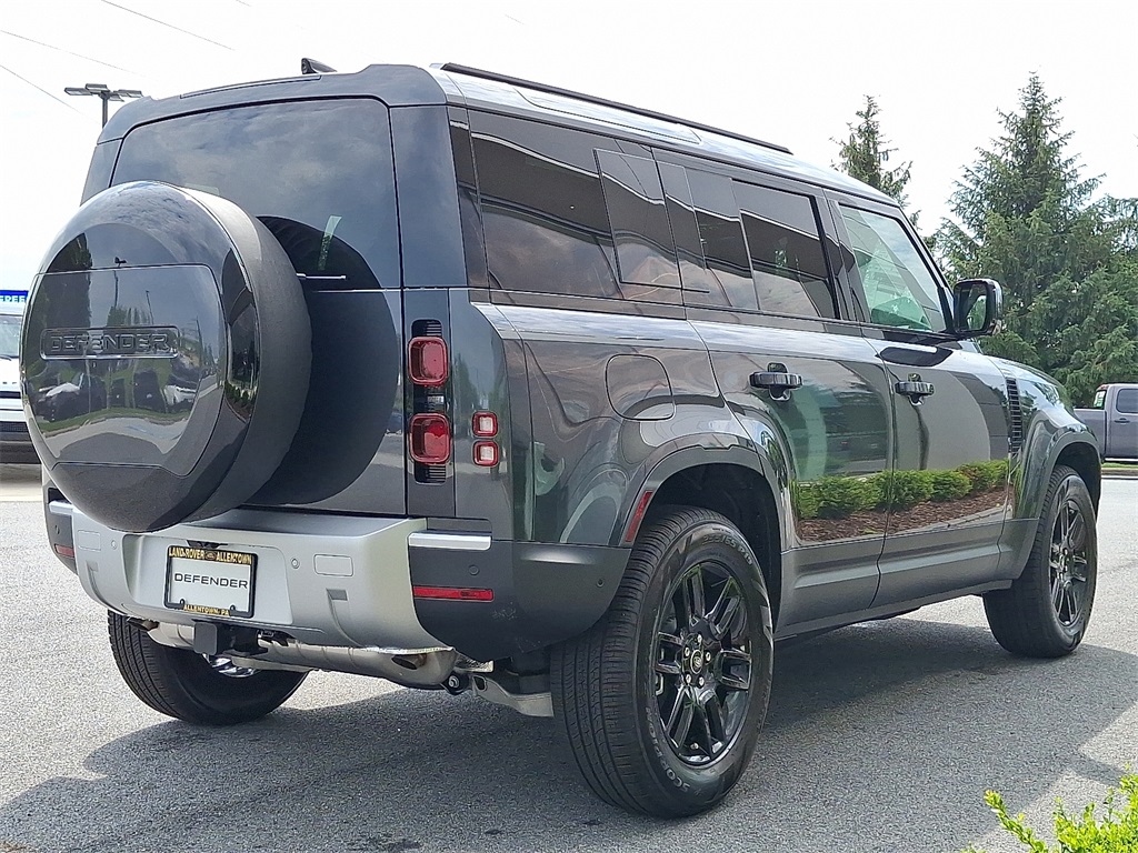 2025 Land Rover Defender 110 S photo 3