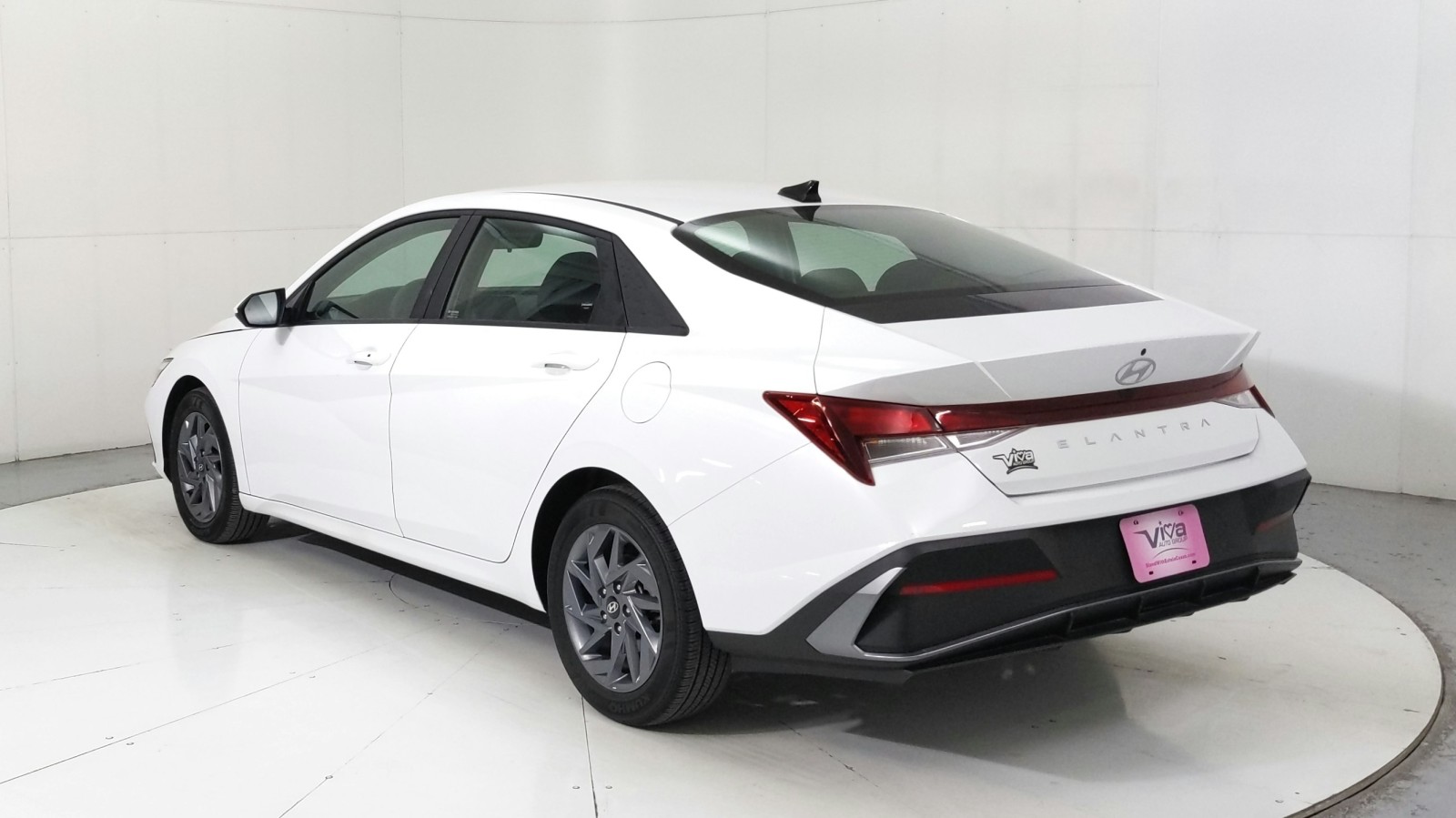 Used 2024 Serenity White Hyundai SEL image 4