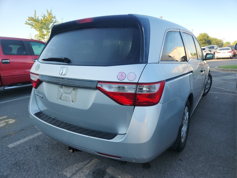 2013 Honda Odyssey LX photo 2