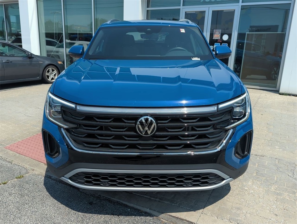 2025 Volkswagen Atlas Cross Sport SEL R-Line photo 3