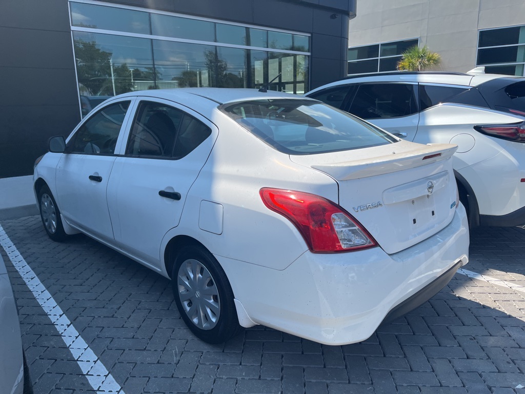 2015 Nissan Versa 1.6 Plus photo 7