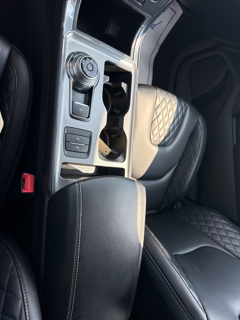 2024 Ford Edge Titanium photo 29