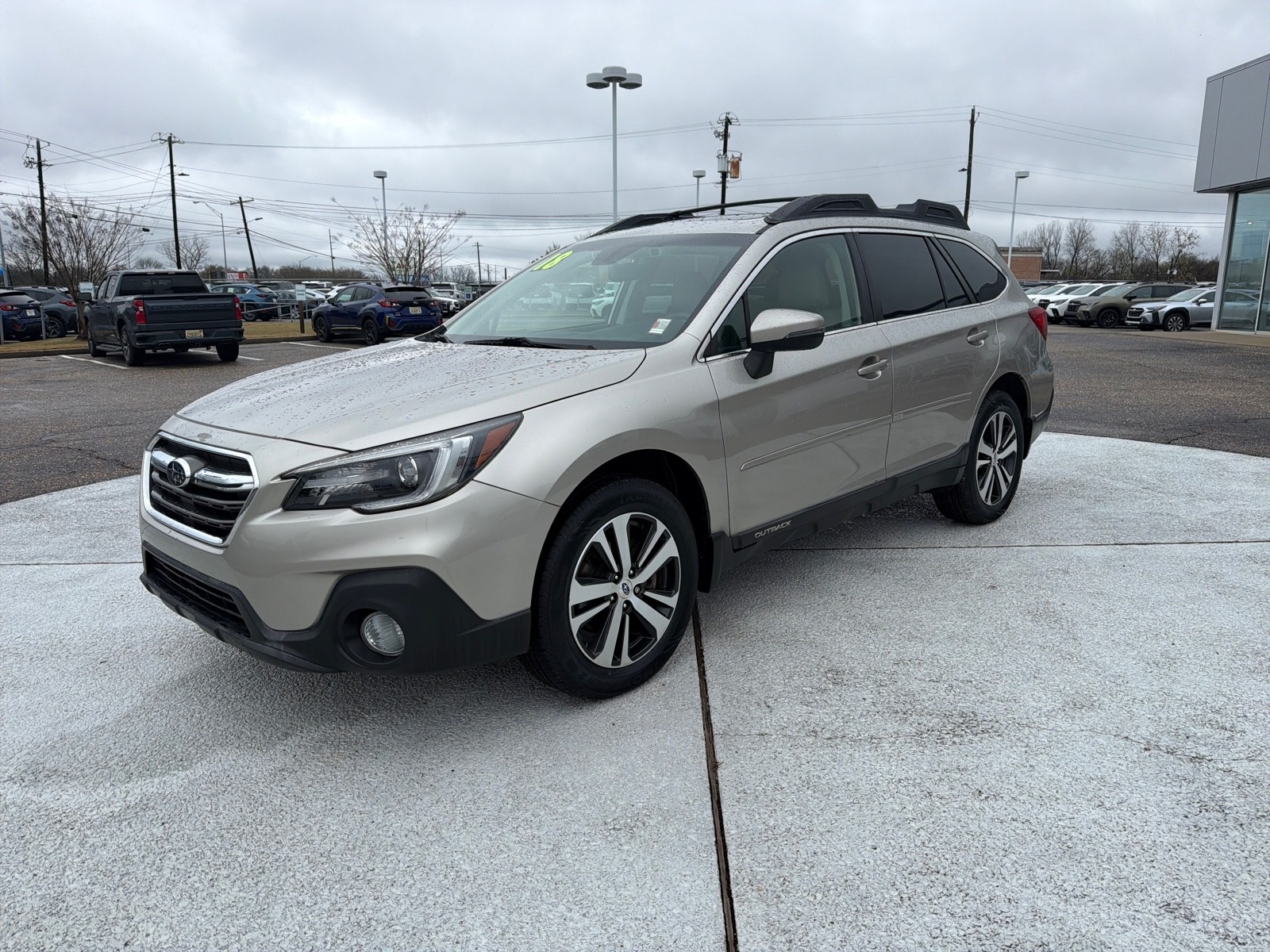2018 Subaru Outback 2.5i Limited photo 2