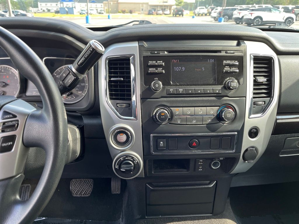 2018 Nissan Titan S photo 17