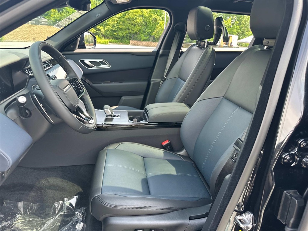 2026 Land Rover Range Rover Velar SE photo 7