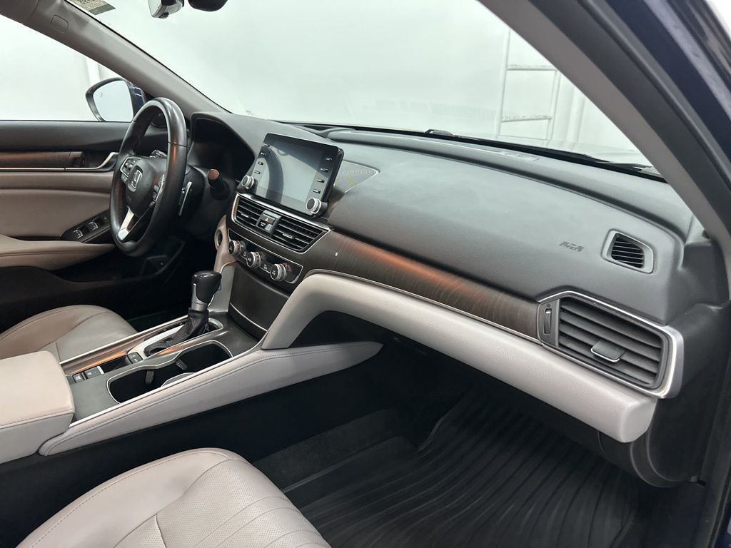 2018 Honda Accord Touring photo 19