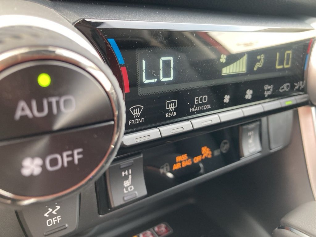 2025 Toyota RAV4 XLE photo 18