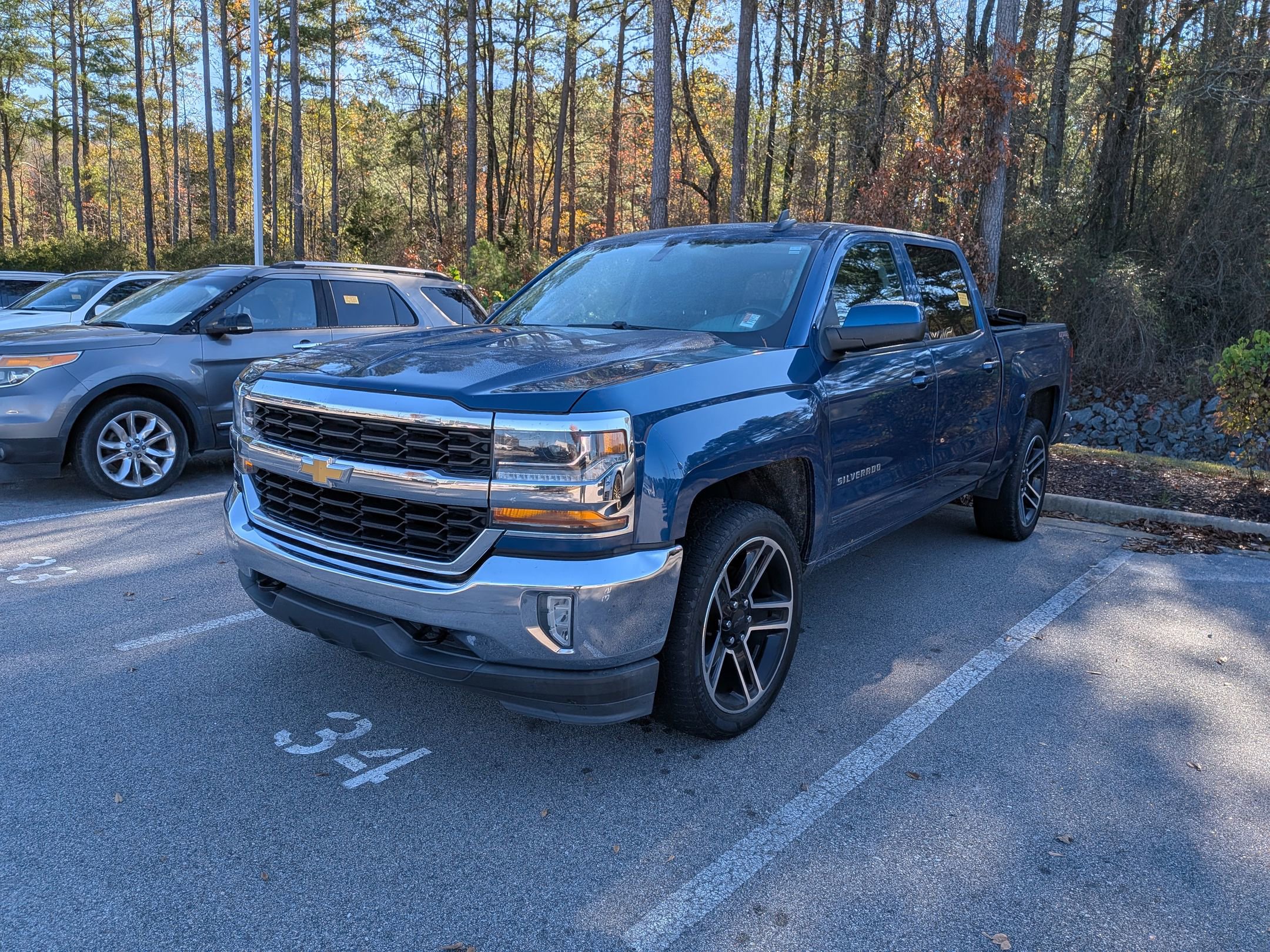 2017 Chevrolet Silverado 1500 LT photo 3