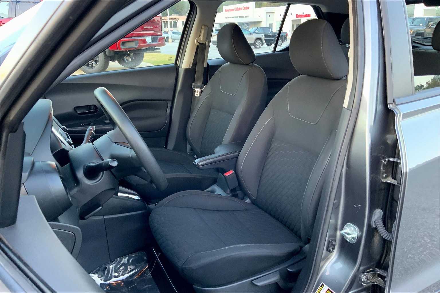 2021 Nissan Kicks S photo 6