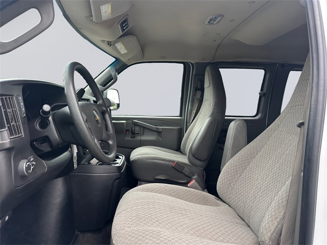 2017 Chevrolet Express 3500 LT photo 9
