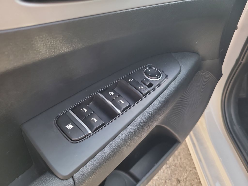 2024 Kia Forte LXS photo 11