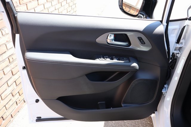 2025 Chrysler Pacifica photo 7