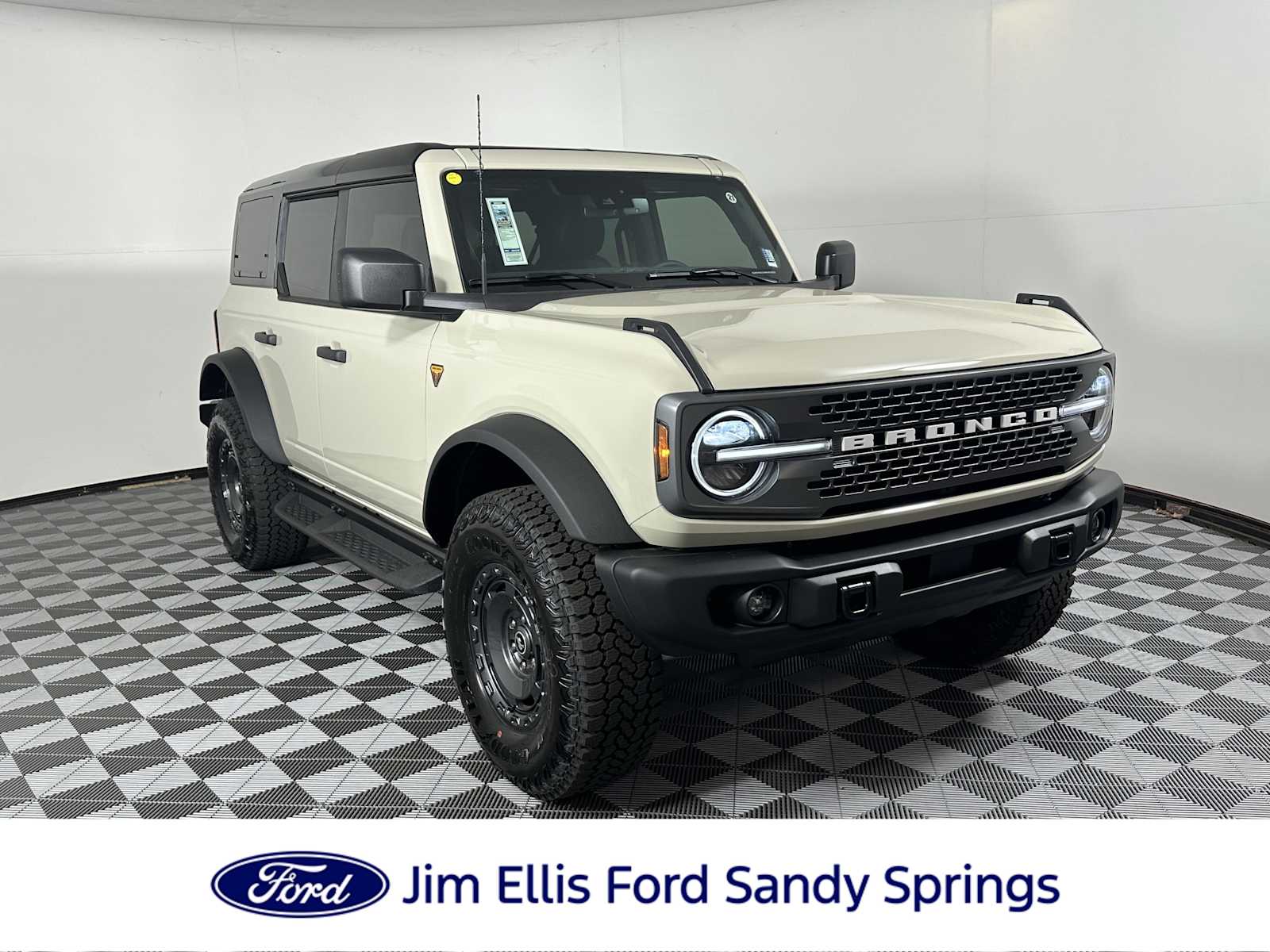 2025 Ford Bronco 4-Door Outer Banks's photo
