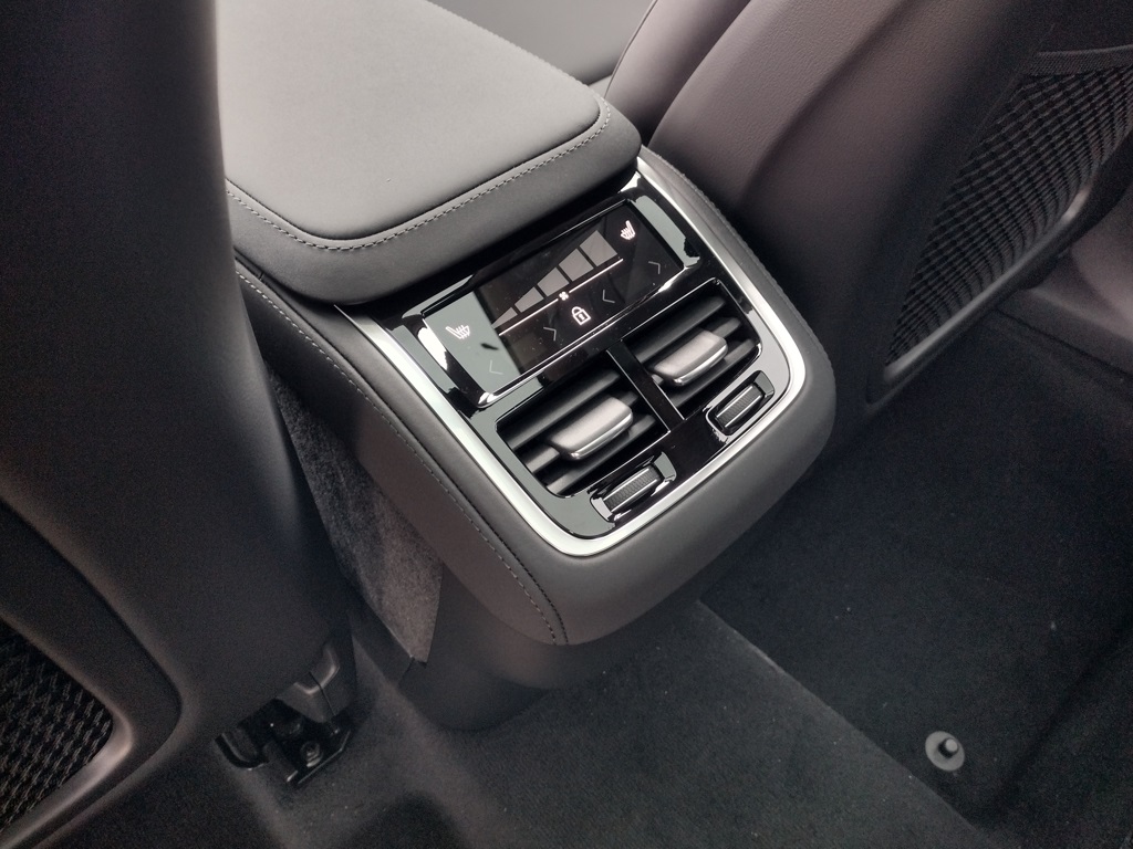 2026 VOLVO XC90 - Image 23