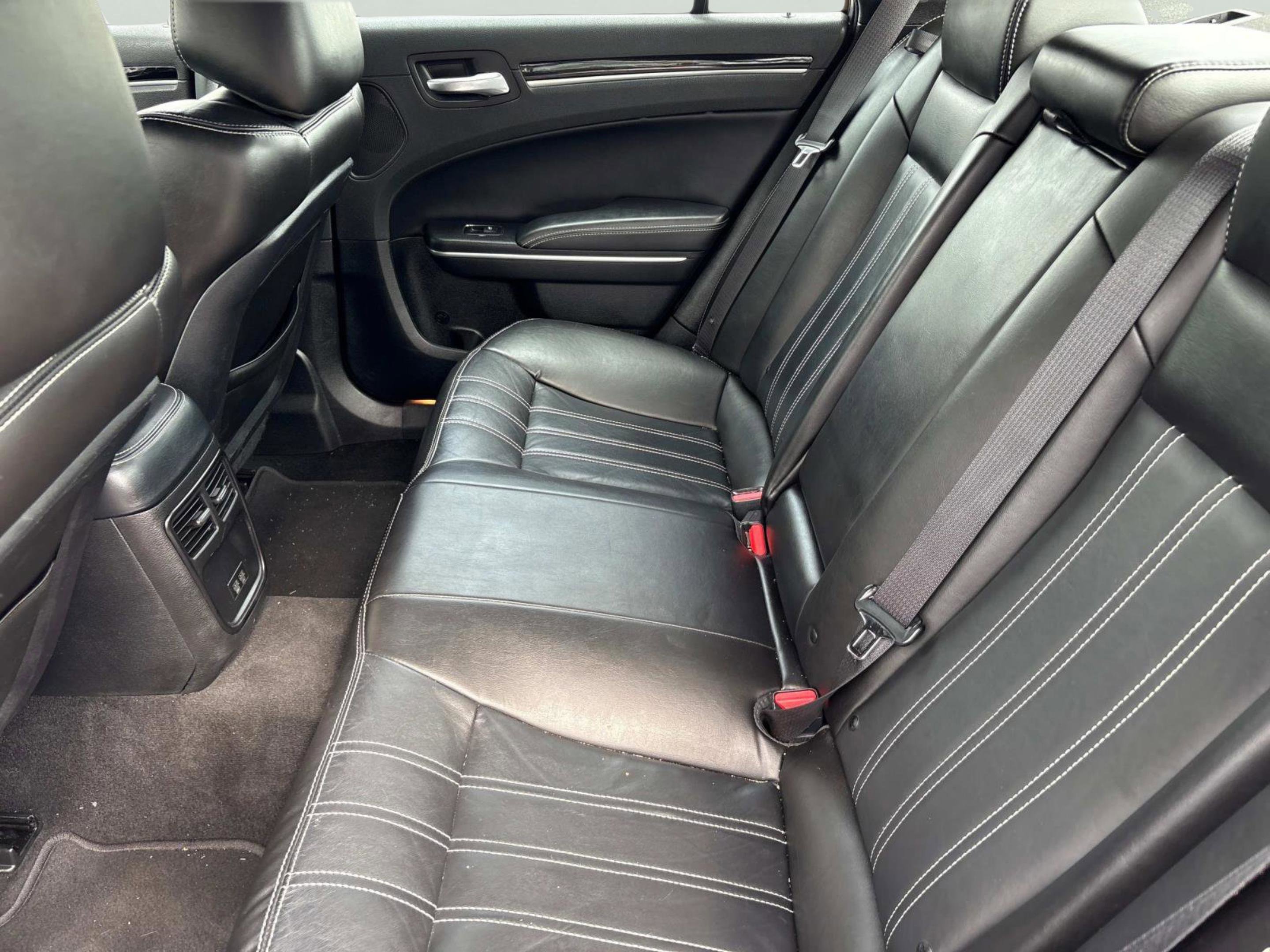 2022 Chrysler 300 S photo 12