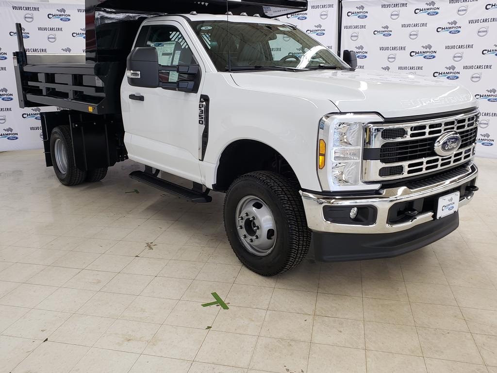 2025 Ford F-350 Super Duty Chassis Cab XL's photo