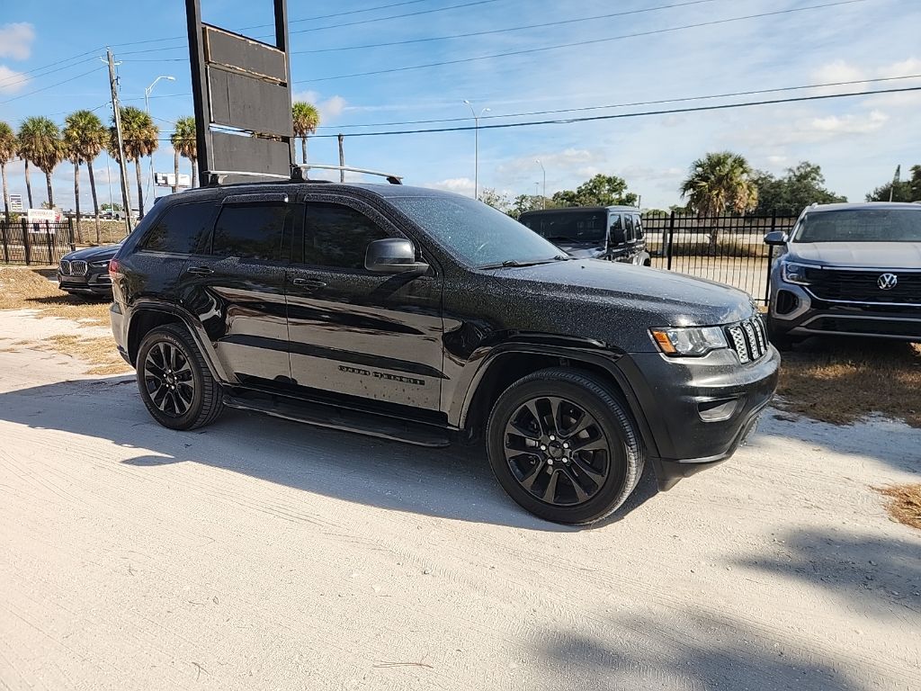 2017 Jeep Grand Cherokee Altitude's photo
