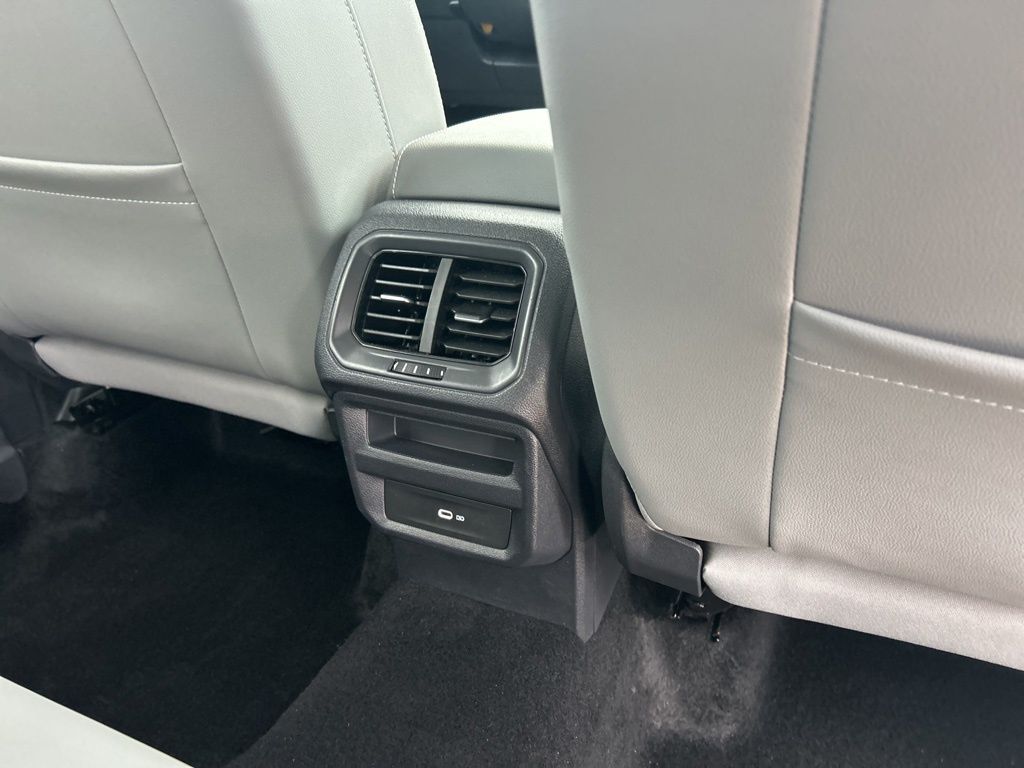 2022 Volkswagen Taos SE photo 34