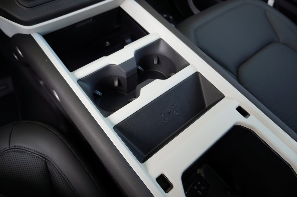 2025 LAND ROVER DEFENDER - Image 26