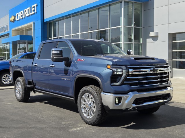 2025 Chevrolet Silverado 3500HD LTZ photo 4