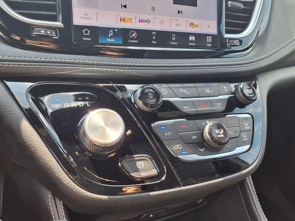 2026 Chrysler Pacifica Limited photo 7