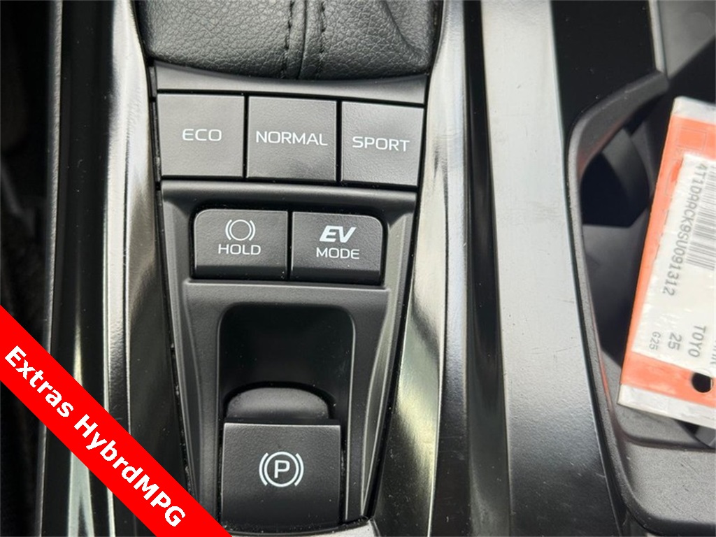 2025 Toyota Camry LE photo 25