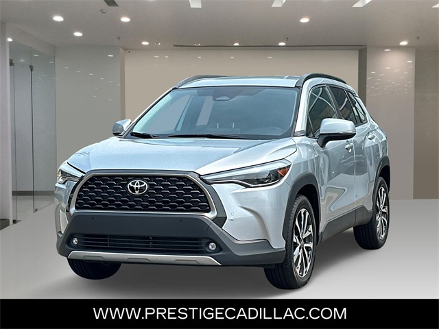 2024 Toyota Corolla Cross XLE's photo