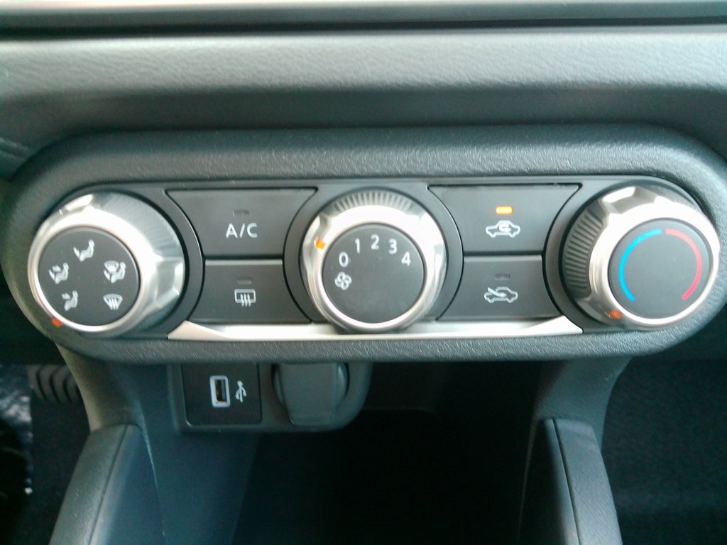 2025 Nissan Versa S photo 32