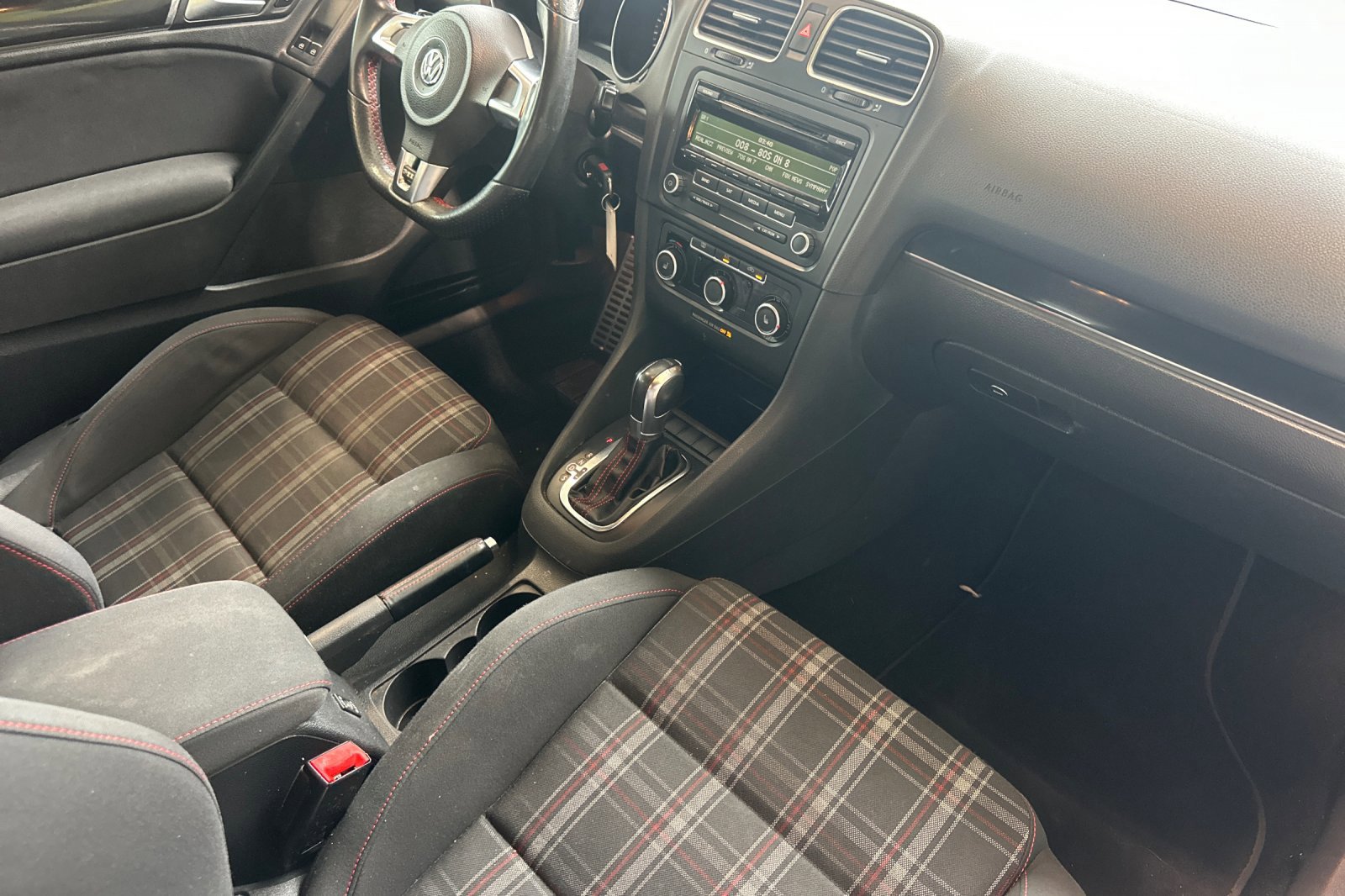 2013 Volkswagen Golf GTI Base photo 11