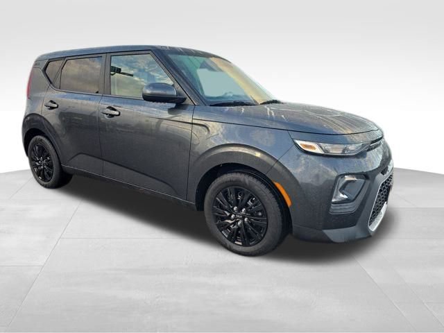 2022 Kia Soul LX's photo