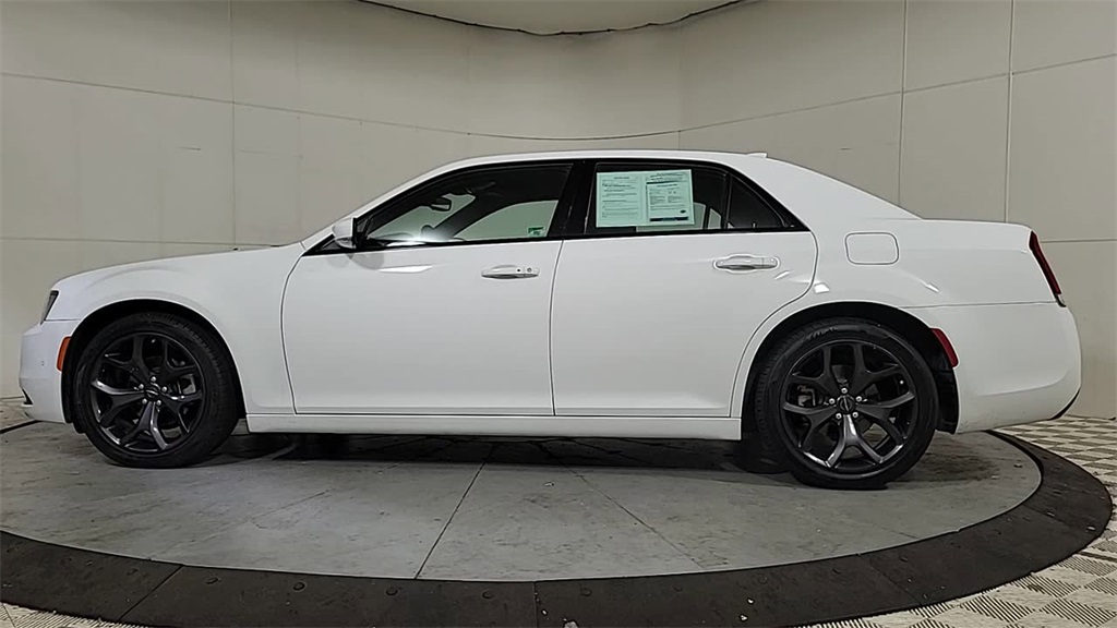 2023 CHRYSLER 300 - Image 5