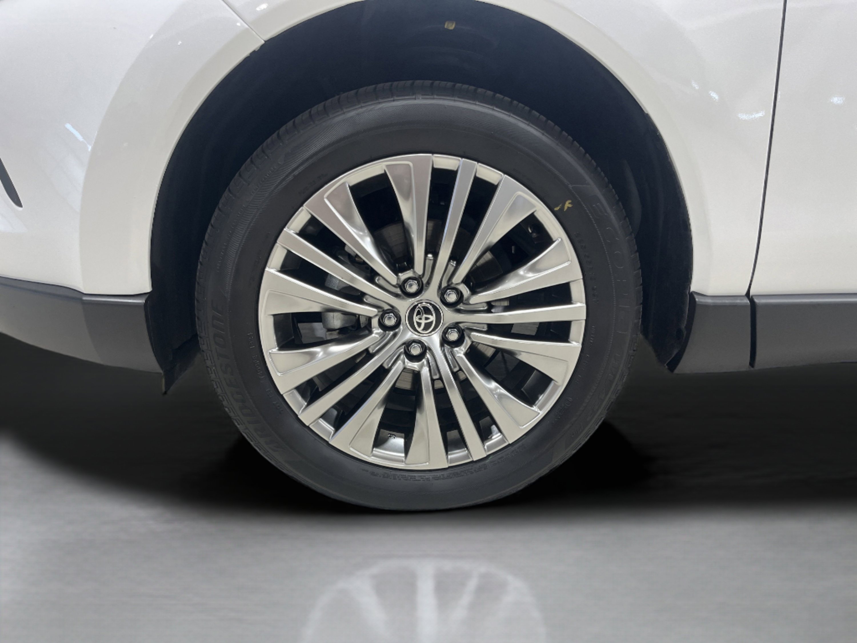 2024 Toyota Venza Limited photo 7