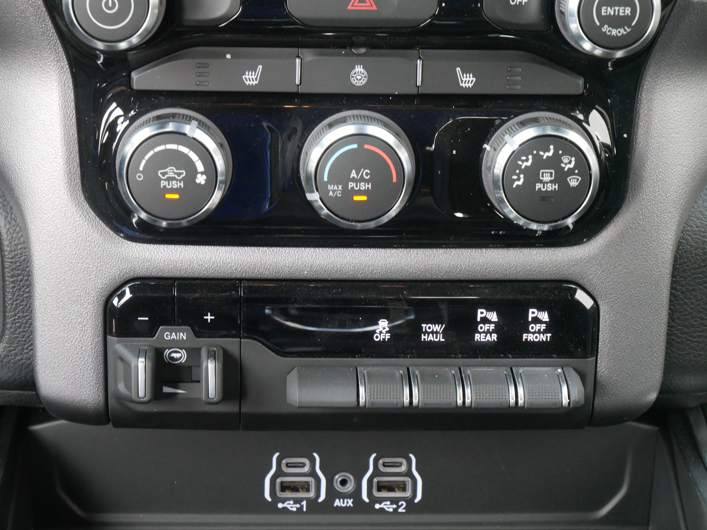 2025 Ram 3500 Big Horn photo 12
