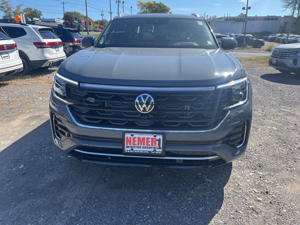 2026 Volkswagen Atlas Cross Sport SEL Premium R-Line photo 2