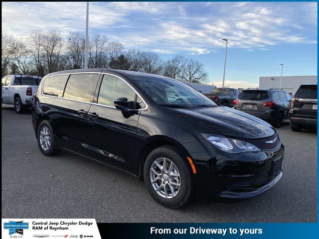 2026 Chrysler Voyager LX's photo