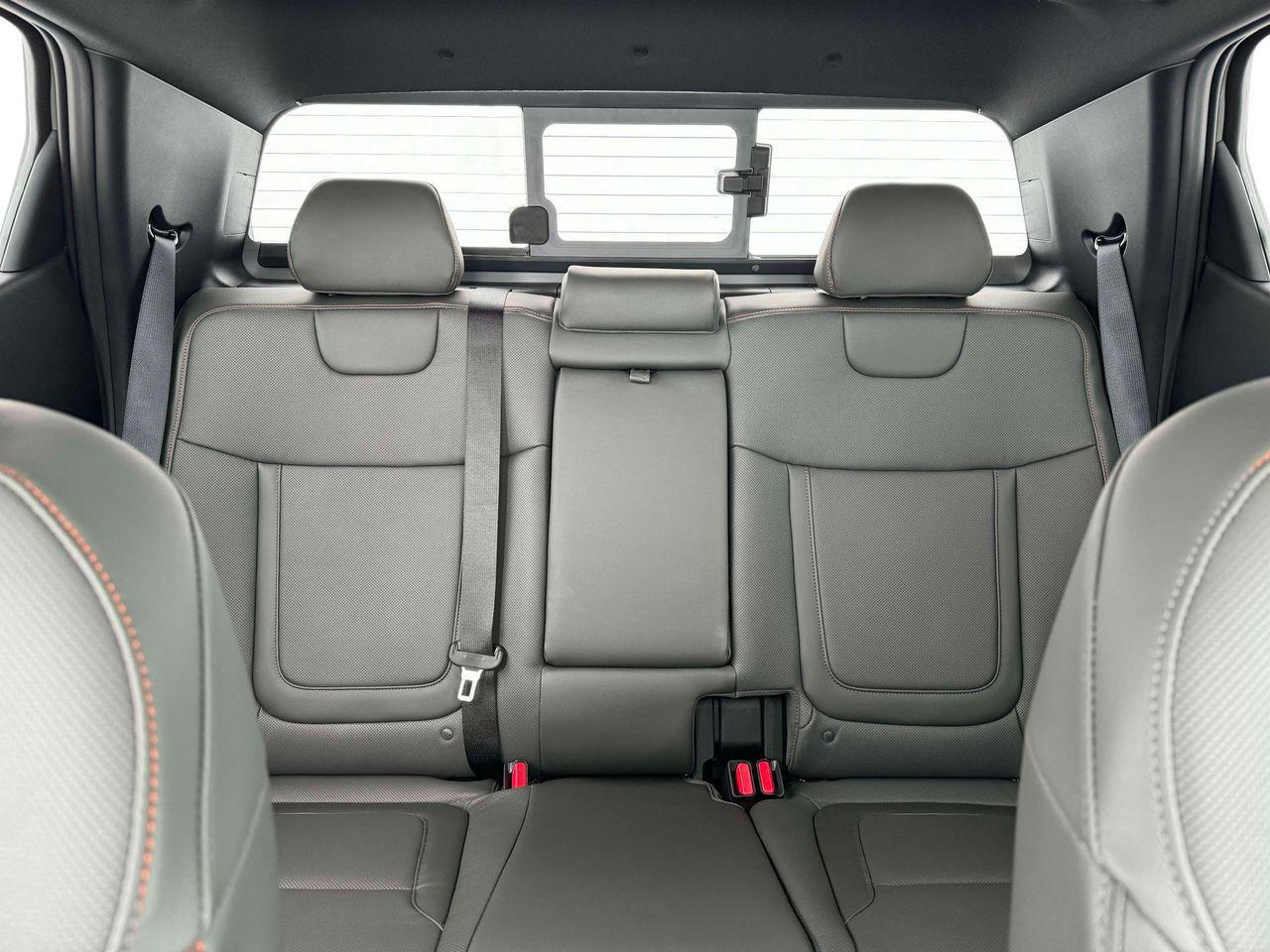 2025 Hyundai Santa Cruz Limited photo 2