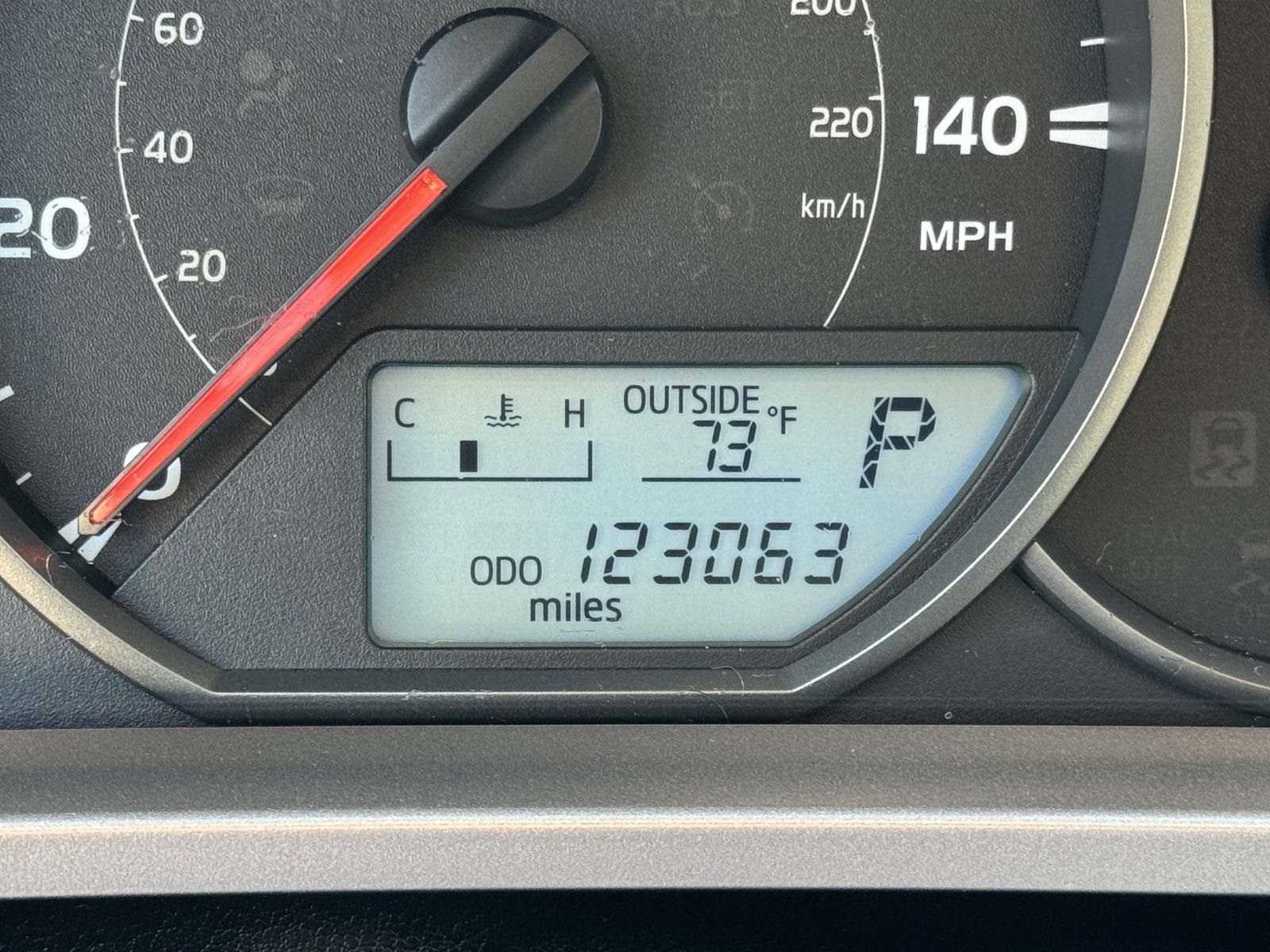 2016 Toyota RAV4 LE photo 4