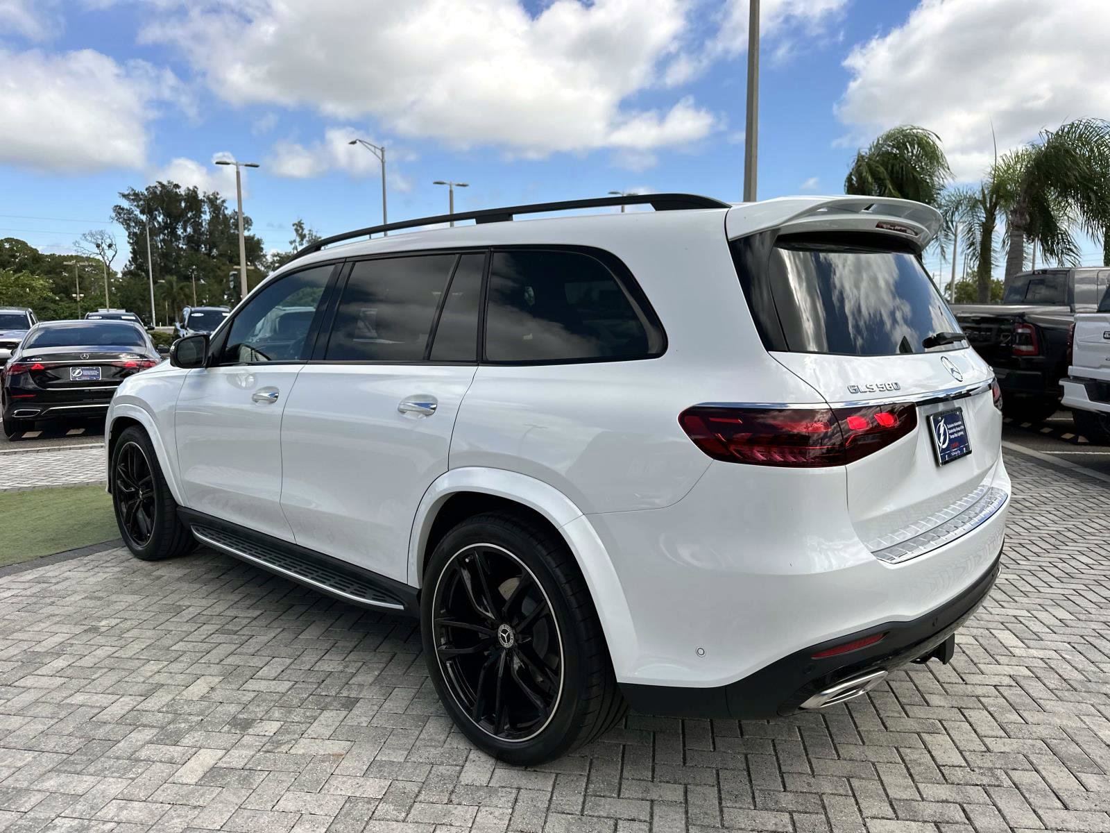 2026 Mercedes Benz GLS 580 4MATIC photo 3
