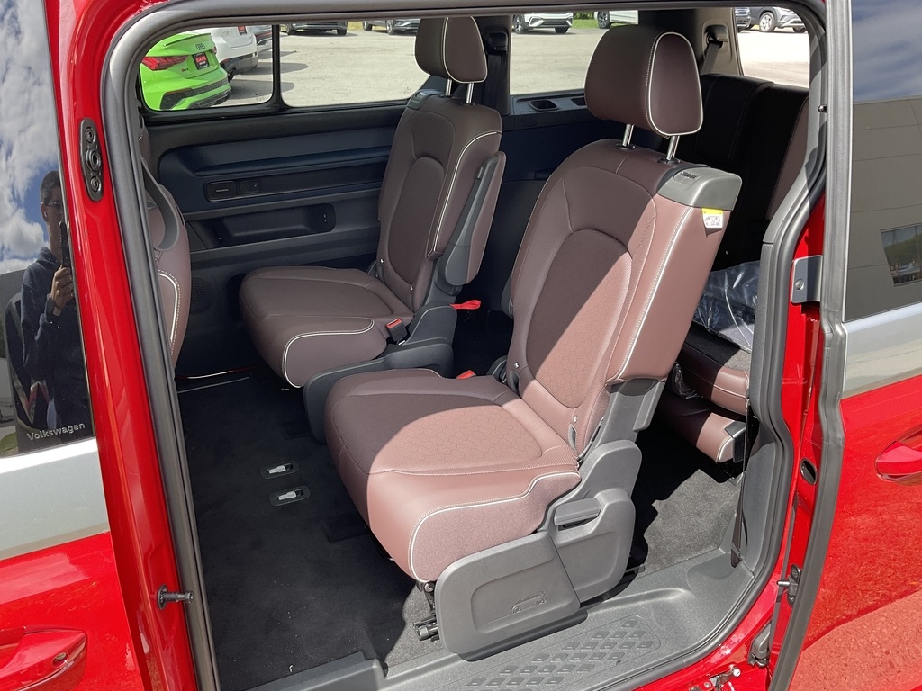 2025 Volkswagen ID. Buzz Pro Plus photo 8