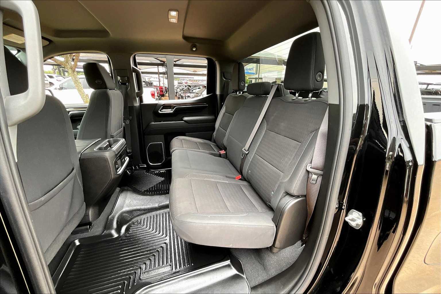 2024 Chevrolet Silverado 1500 RST photo 17