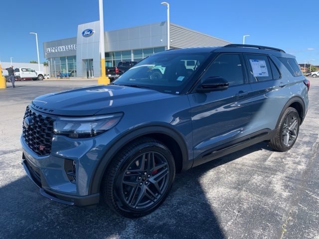 2025 Ford Explorer ST photo 2