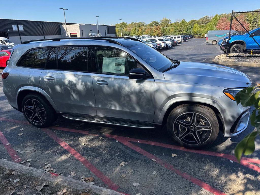2026 Mercedes Benz GLS 450 4MATIC photo 7