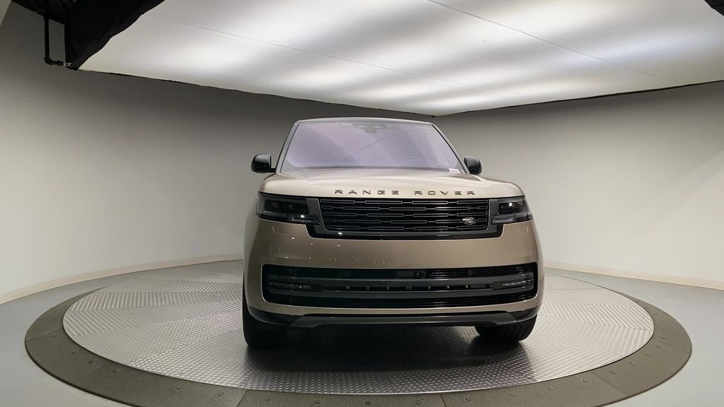 2023 Land Rover Range Rover SE photo 2