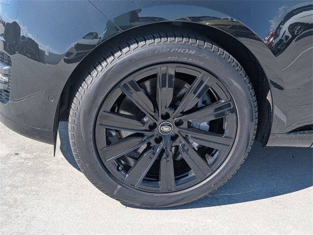 Used 2023 Santorini Black Land Rover SE image 5