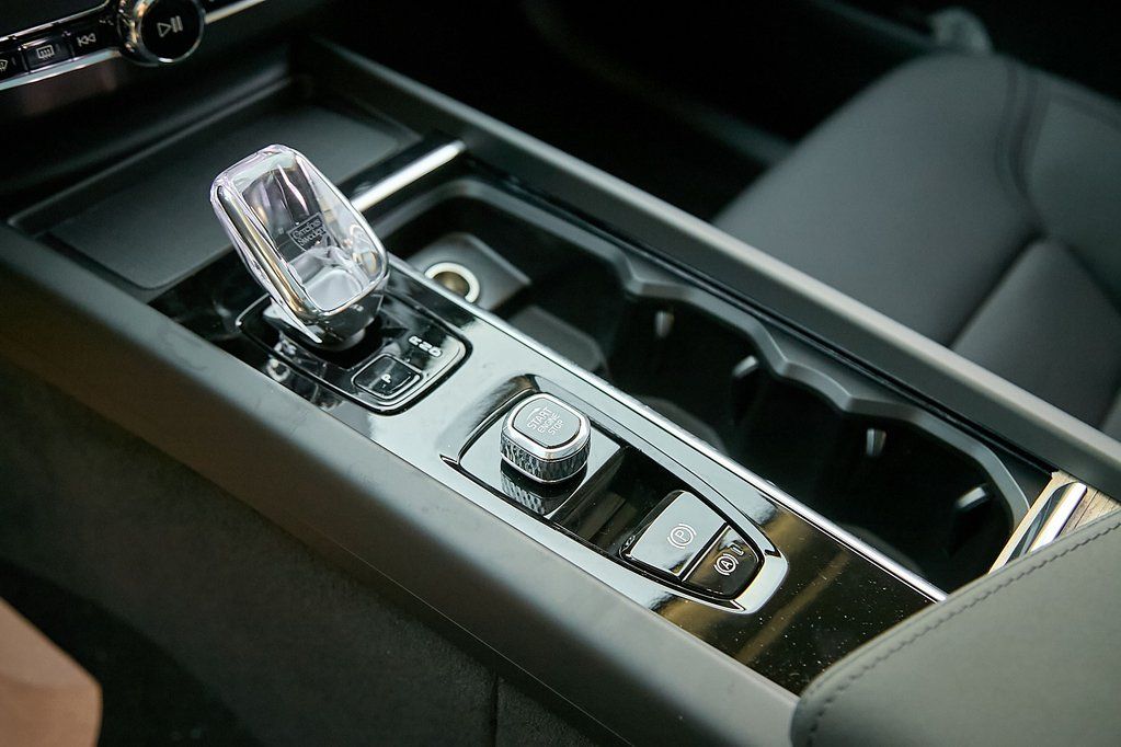 2026 VOLVO XC60 - Image 15