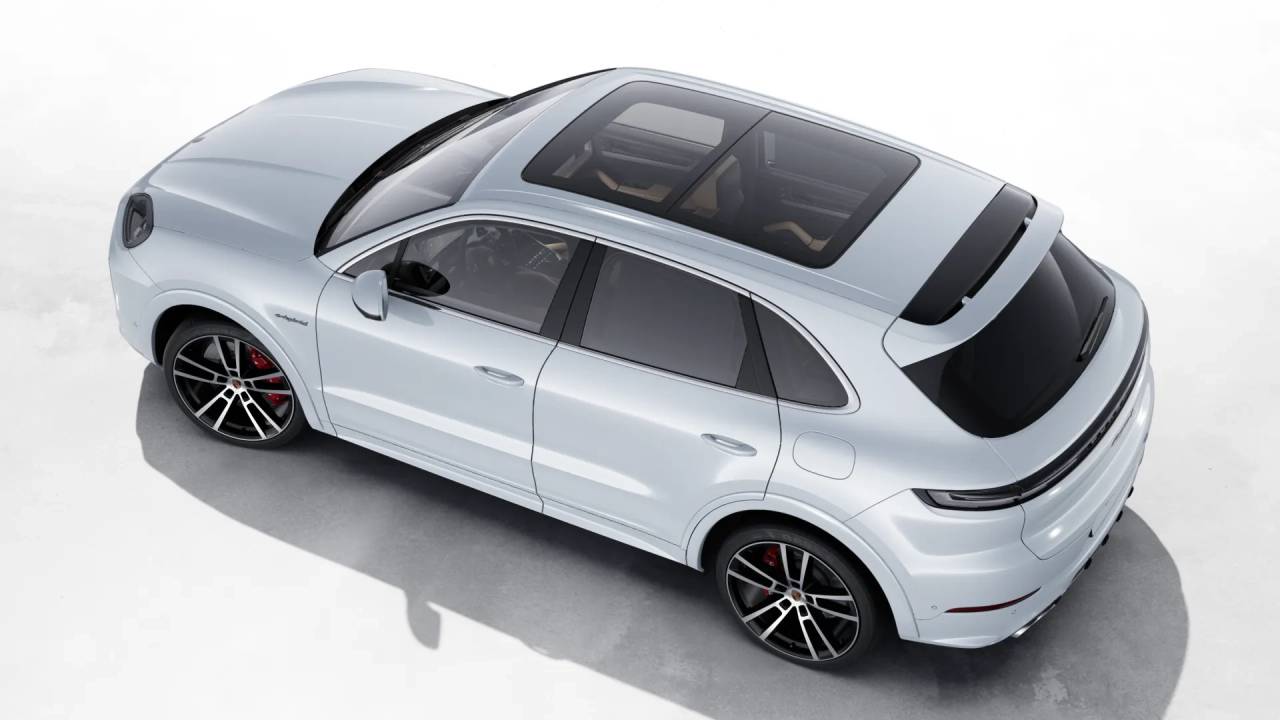 2026 Porsche Cayenne S E-Hybrid photo 4