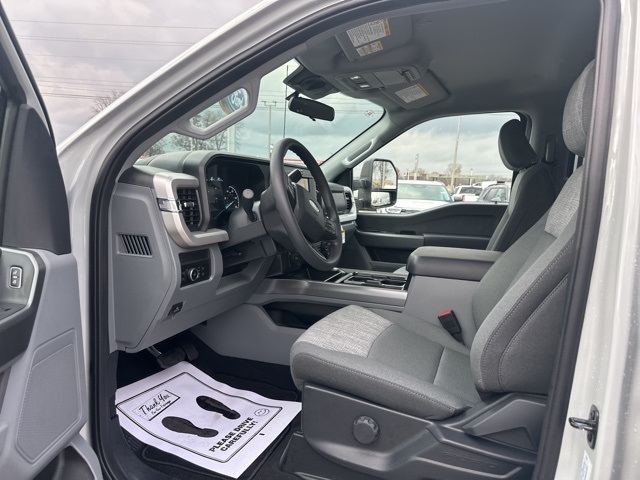 2026 Ford F-450 XLT photo 2