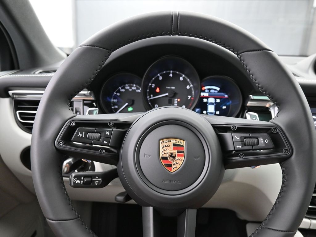 2026 Porsche Macan T photo 5