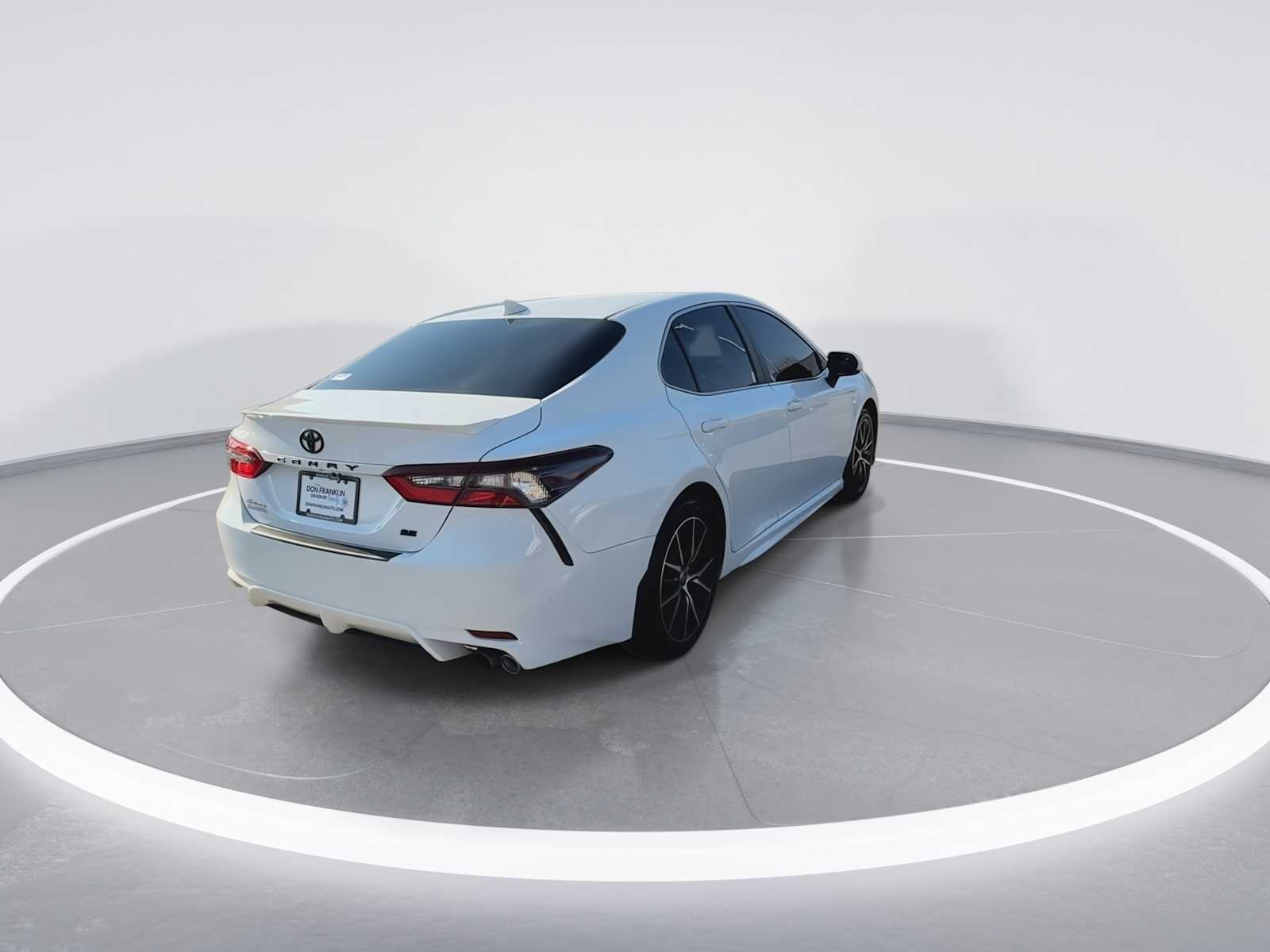 2021 Toyota Camry SE photo 8